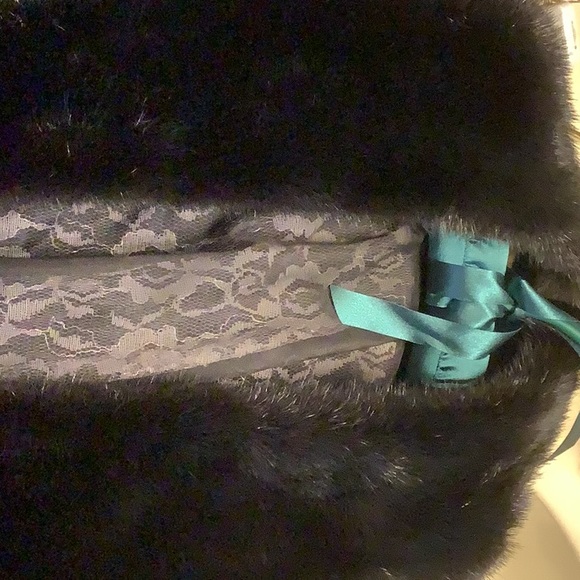 Bernhard Altman cashmere sweater with mink collar - Picture 8 of 9